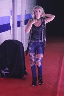 Carrie Underwood feet photo thumbnail