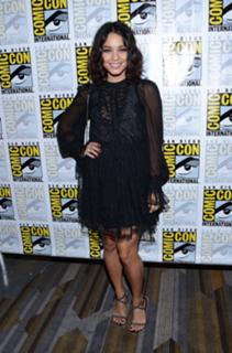 Vanessa Hudgens feet photo thumbnail