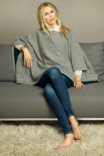 Claudia Schiffer feet photo thumbnail