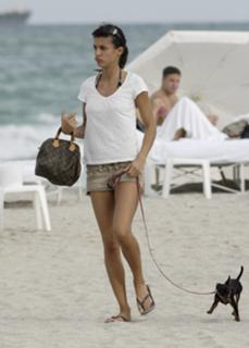 Elisabetta Canalis feet photo thumbnail