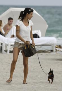 Elisabetta Canalis feet photo thumbnail