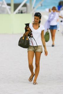 Elisabetta Canalis feet photo thumbnail