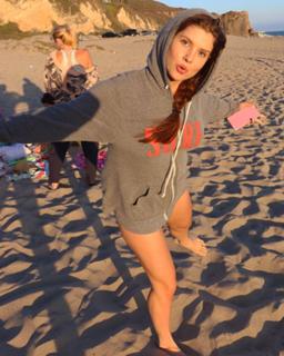Amanda Cerny feet photo thumbnail