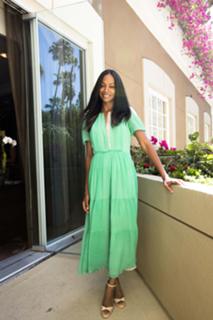 Zoe Saldana feet photo thumbnail