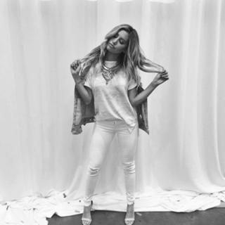 Ashley Tisdale feet photo thumbnail