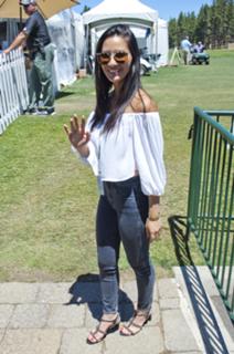 Olivia Munn feet photo thumbnail