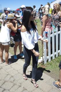 Olivia Munn feet photo thumbnail