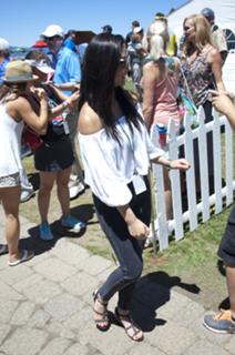 Olivia Munn feet photo thumbnail