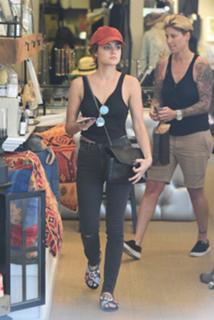 Lucy Hale feet photo thumbnail