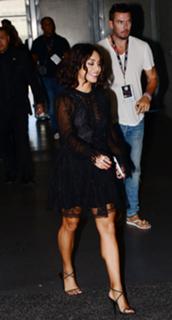 Vanessa Hudgens feet photo thumbnail