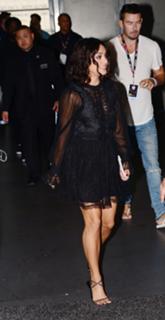 Vanessa Hudgens feet photo thumbnail