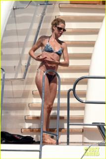 Doutzen Kroes feet photo thumbnail