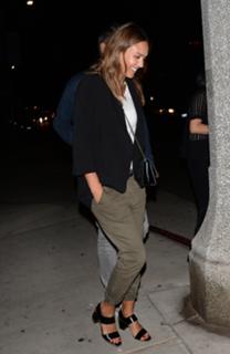 Jessica Alba feet photo thumbnail