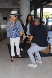 Reese Witherspoon feet photo thumbnail