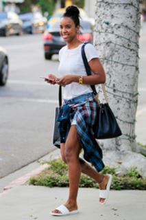 Kelly Rowland feet photo thumbnail