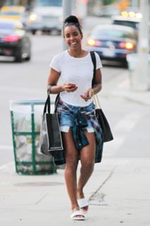 Kelly Rowland feet photo thumbnail