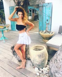 Klaudia Halejcio feet photo thumbnail