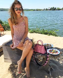 Chiara Ferragni feet photo thumbnail