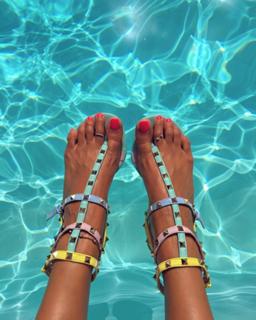 Valentina Vignali feet photo thumbnail