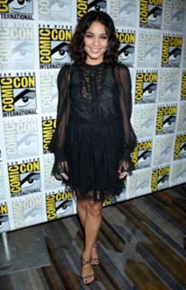 Vanessa Hudgens feet photo thumbnail