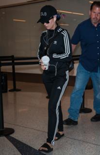 Katy Perry feet photo thumbnail