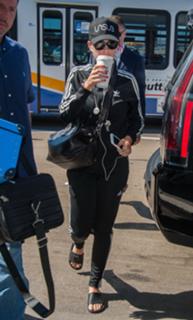 Katy Perry feet photo thumbnail
