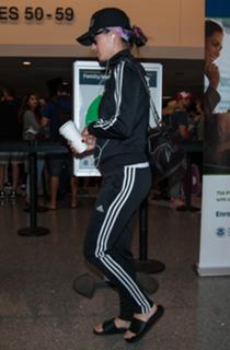 Katy Perry feet photo thumbnail