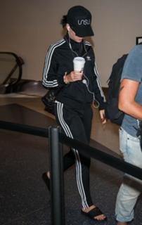 Katy Perry feet photo thumbnail