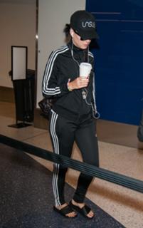 Katy Perry feet photo thumbnail