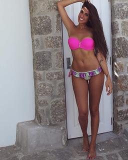 Valentina Vignali feet photo thumbnail