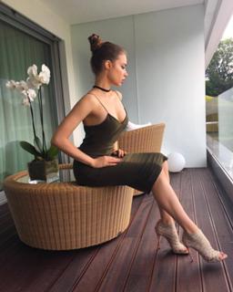 Xenia Tchoumitcheva feet photo thumbnail