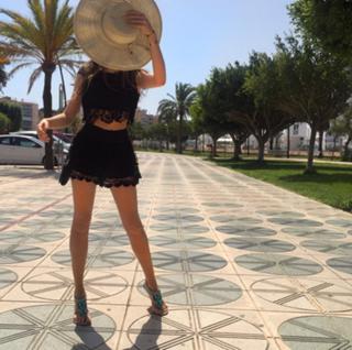Xenia Tchoumitcheva feet photo thumbnail