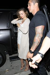 Miranda Kerr feet photo thumbnail