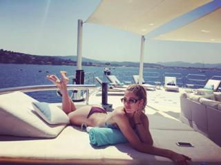 Doutzen Kroes feet photo thumbnail