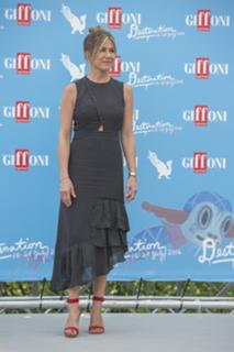Jennifer Aniston feet photo thumbnail