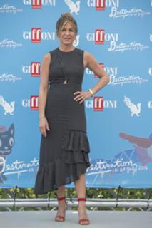 Jennifer Aniston feet photo thumbnail