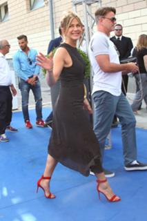 Jennifer Aniston feet photo thumbnail