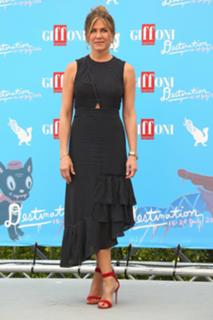 Jennifer Aniston feet photo thumbnail