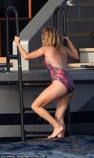 Ellie Goulding feet photo thumbnail