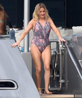 Ellie Goulding feet photo thumbnail