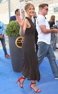 Jennifer Aniston feet photo thumbnail