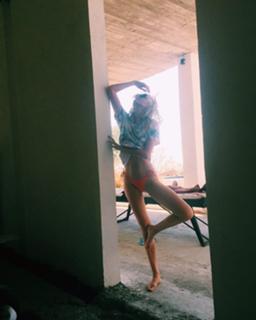 Elsa Hosk feet photo thumbnail