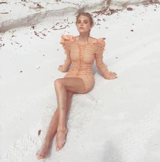 Elsa Hosk feet photo thumbnail