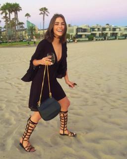 Olivia Culpo feet photo thumbnail