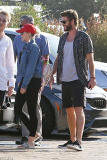 Miley Cyrus feet photo thumbnail