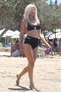 Fei Skorda feet photo thumbnail