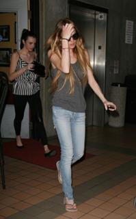 Lindsay Lohan feet photo thumbnail