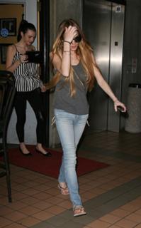 Lindsay Lohan feet photo thumbnail