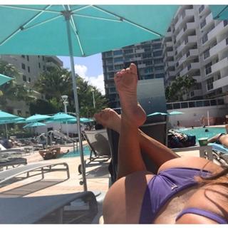 Claudia Romani feet photo thumbnail