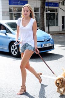 Kimberley Garner feet photo thumbnail